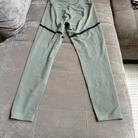 PINK Victoria's Secret Green Leggings with Black Accents - Picture 6 of 8